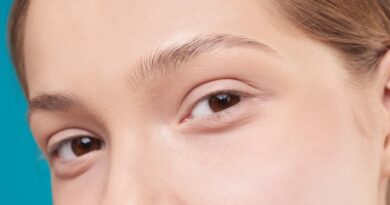 How to Keep Your Eyes Moisturized